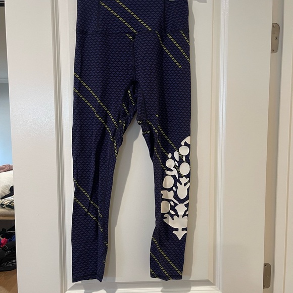 Never Better Logo Leggings Small - Picture 7 of 7